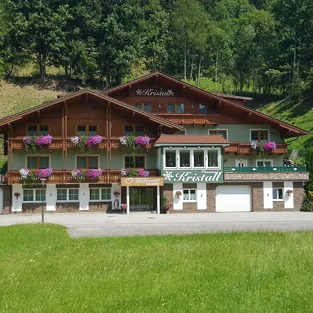 Kristall Pensionat 3*